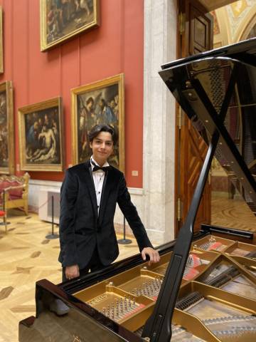 Can Saraç - 15 Yaşındaki Piyanist Can Saraç, St. Petersburg ve Moskova'da Solo Konser Verdi 